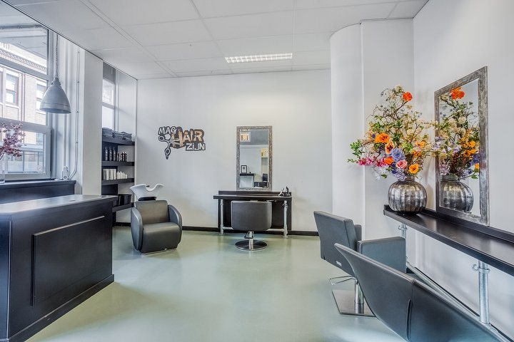 De salon vanaf de ingang gezien